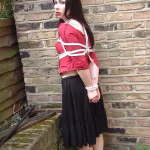bondagebob - Lydia Tied Outdoors 相册封面，共 102 张图片