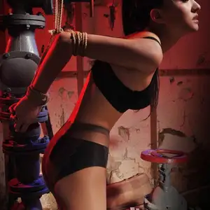 丽柜美束 - 2013-07-16 Model Amily 相册封面，共 32 张图片