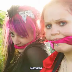 limitedaudience - 2011 beckykat loltaru moored to tree 相册封面，共 32 张图片