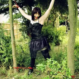 limitedaudience - 2013 syrah lee helpless outdoors 2 相册封面，共 35 张图片