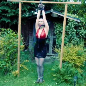 limitedaudience - 2010 rebekka raynor latex leather and chains 相册封面，共 38 张图片